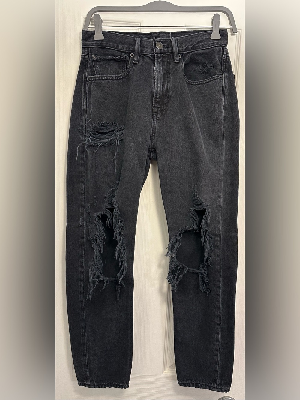 🖤🔥🖤 American Eagle Outfitters Black Distressed 90s Slim Boyfriend Jeans